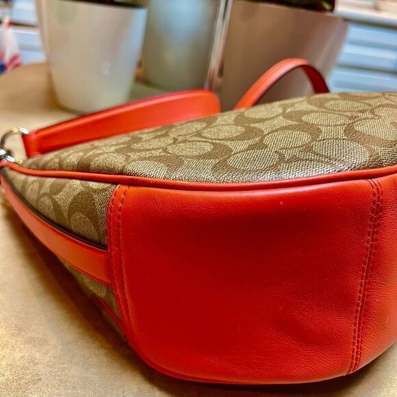 🔥🌷NWT! Coach F58288 Sig Harley EW Hobo Handbag Msrp:$375.00 - Picture 5 of 13